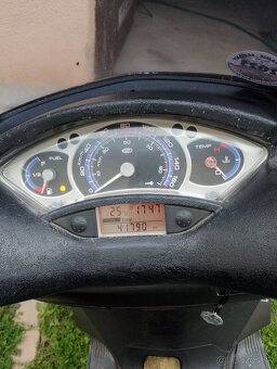 YAMAHA XMAX 125 - 4