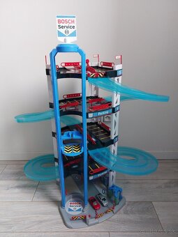 Päťposchodová parkovacia garáž Bosch Car Service - 4