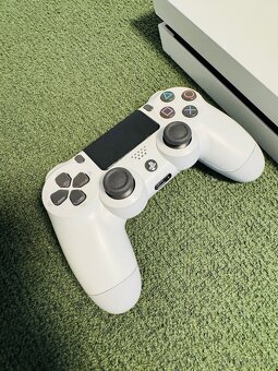 PlayStation 4 - 4