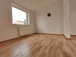 Exkluzívny predaj 6.izb 220m2 RD v obci Horňany a pozemkom - 4