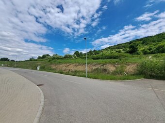 Exkluzívny - Medové lúky 822m2 s výhľadom, aj ako investičný - 4