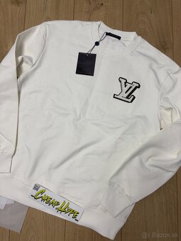 LV - leather patch logo crewneck - 4