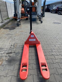 Paletový vozík 2500 kg - 4