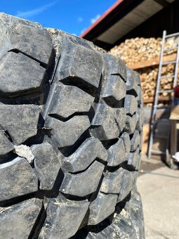 BF Goodrich M/T 255/75R17 - 4