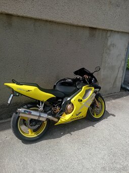 Honda CBR600F - 4