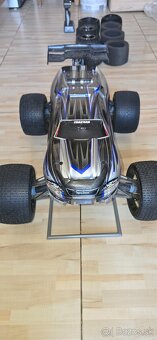 Traxxas Erevo 1:8 - 4