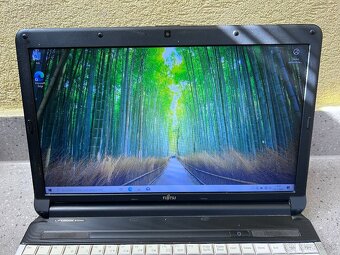 Fujitsu Lifebook / i5 M480 / 4GB RAM / 128GB SSD / 15.6" - 4