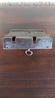 Historický zámok na truhlicu - 4