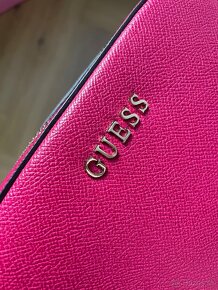 Guess malinová crossbody kabelka - 4