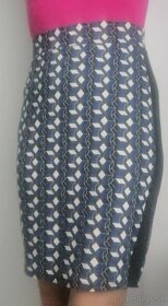 Tmavomodrá vzorová  sukňa, veľkosť 40 - 4