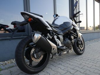 Suzuki GSR 750 ABS - 4