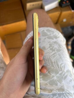 iPhone 11 - 4