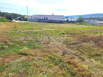 VAJKOVCE - pekný stavebný pozemok o výmere 898 m2 - 4