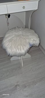 Kozmetický stolík so stoličkou - 4