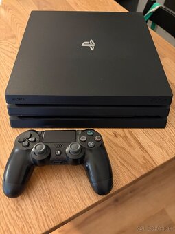 PS4 PRO 1 TB - 4