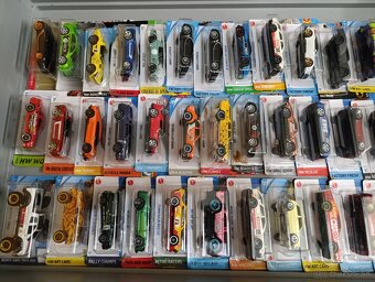 Hot wheels 2 - 4