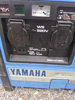 Yamaha EF1000 - 4