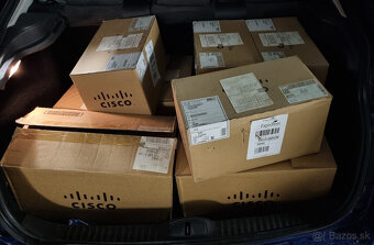 8x cisco  AIR-CAP3502E-E-K9 = 50€  | 8x AIR-ANT2440NV-R €100 - 4