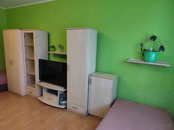 Predám zostavu sektového nábytku, ako nový. Velmi zachovalý. - 4