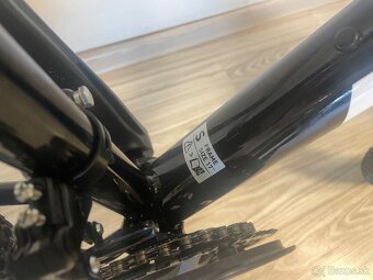 Predám nový nikdy nejazdený juniorský bicykel Kross Hexagon - 4