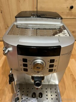 Predám automatický kávovar Delonghi Magnifica S - 4