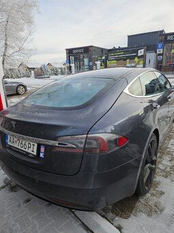 Tesla S - 4