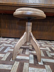 Postrovana stolicka zidlicka ku klaviru - 4