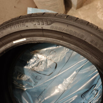 Bridgestone 225/40 R18 92Y - 4