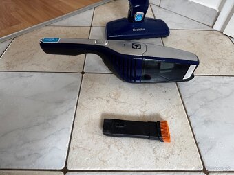 Tyčový vysávač elektrolux - 4