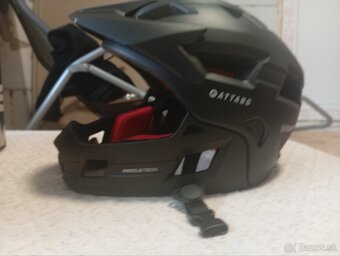 ČISTO NOVÁ PRILBA - 4