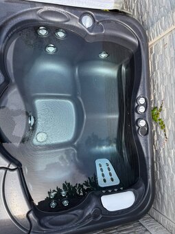 Predám vírivku/jacuzzi pre 6 osôb - 4