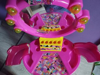 Kozmetický stolík Barbie - 4