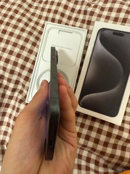 Predám iPhone 15 Pro Max vo výbornom stave - 4