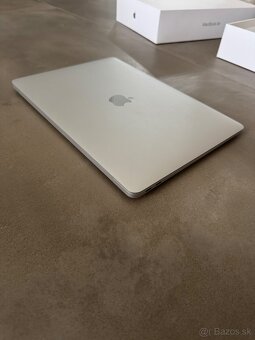 Predám MacBook Air 13” (2020)- Intel Core i5 + kožený kryt - 4
