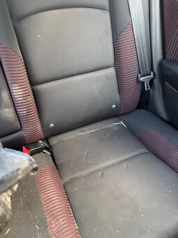 Mazda 3 2.0 GTA - Rozpredam na diely interier - 4
