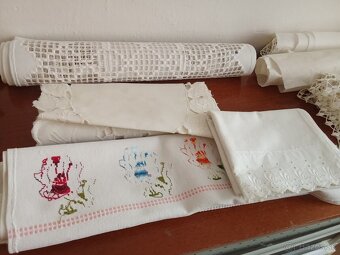 Predám háčkované obrusy malé a veľké a výšivky - 4