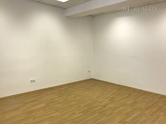 Kancelária na prenájom, 25 m2, Trenčín, ul. Gen. M.R.Štefáni - 4