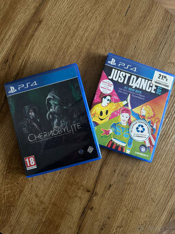 predám PlayStation 4 PRO 1TB + 3 ovládače + PS kamera - 4