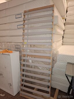 Posteľ 90 × 200 cm, rošt a matrac. - 4