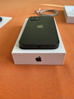 Predám iPhone 12 64 Black - 4