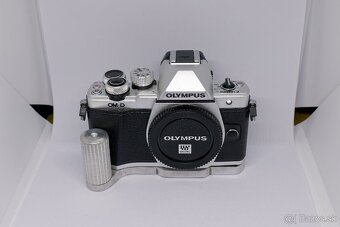 Prídavný grip olympus omd em10 mark II - 4