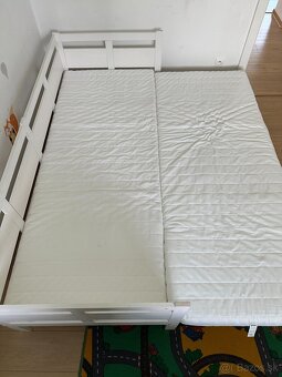 Rozkladacia drevená posteľ aj s matracami - 4