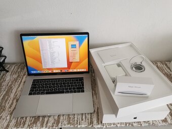 MacBook Pro 15" (2017) TOP STAV - 4