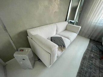 Biela látková sedačka, zn. Gruppofox IT - 4