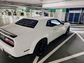 Dodge Challenger - 4