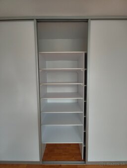 Predám vstavanú skriňu - 4