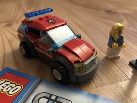 Lego CITY 60001 - Hasičské auto, zásah na strome - 4