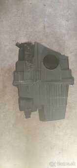 Predám obal vzduchového filtra na VW T5 - 4
