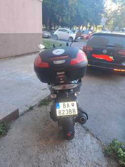 Aprilia SR 300 MAX - 4