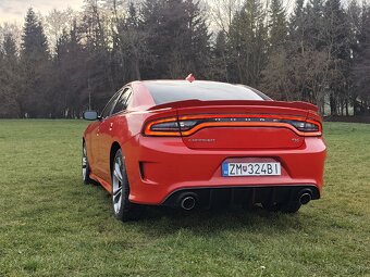 Dodge charger 5.7hemi 276kw rok vyroby 2020 - 4